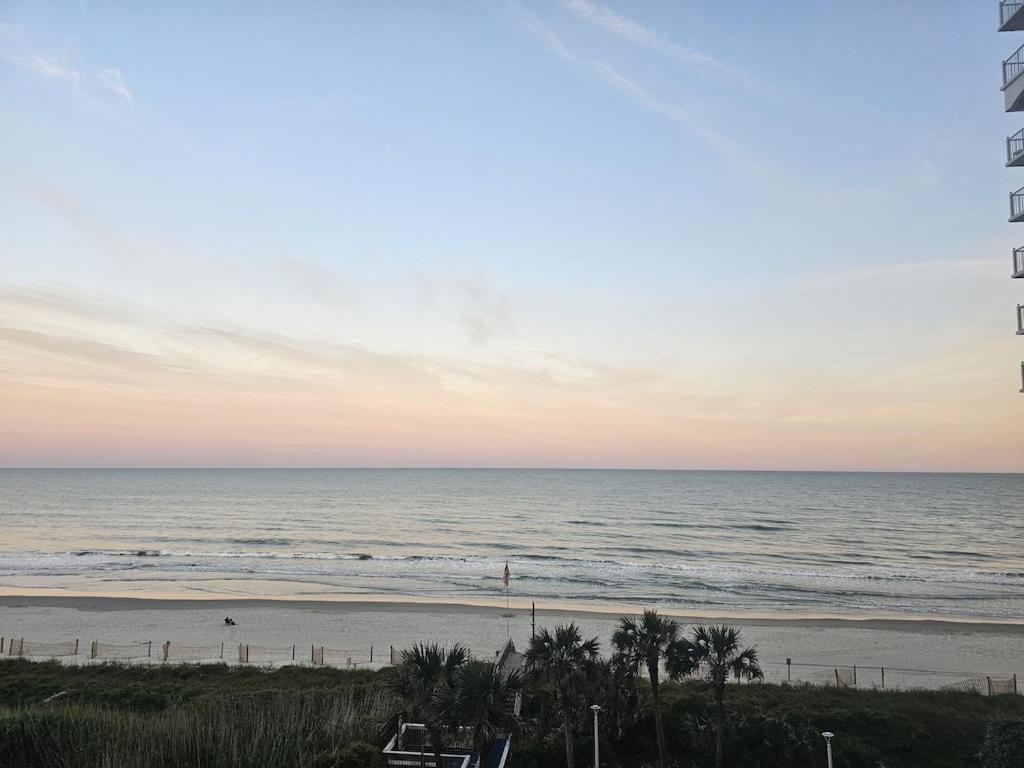 Direct Oceanfront- King Bedroom- Amazing Views/Pools/Hot Tubs/Beach Access/Golf Myrtle Beach Kültér fotó